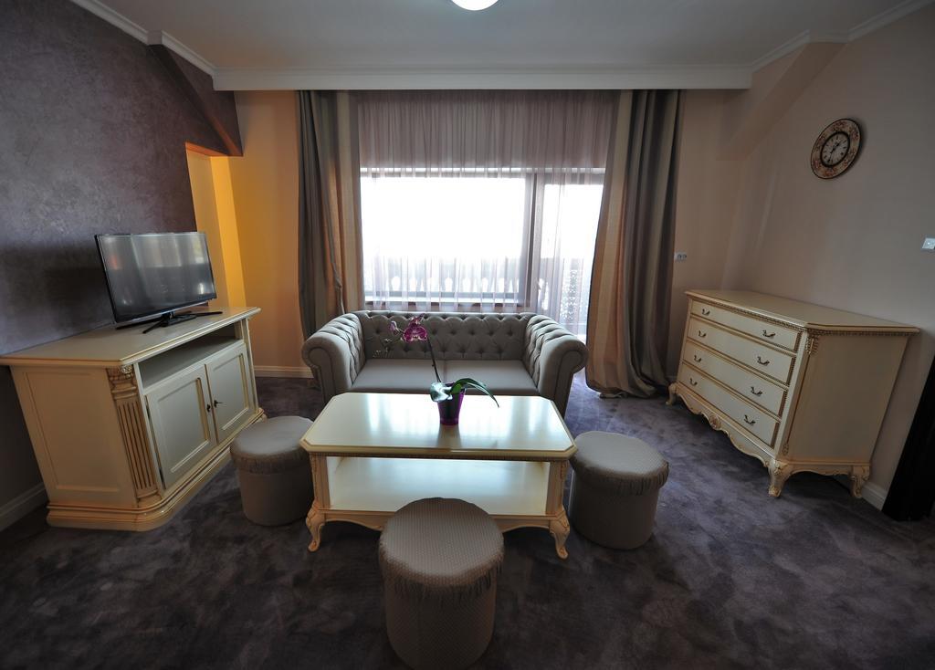 Hotel Carul Din Stele Coţofenii din Faţă Exteriér fotografie