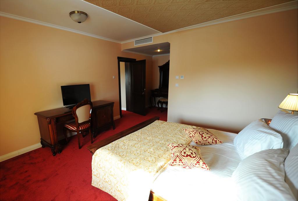 Hotel Carul Din Stele Coţofenii din Faţă Exteriér fotografie