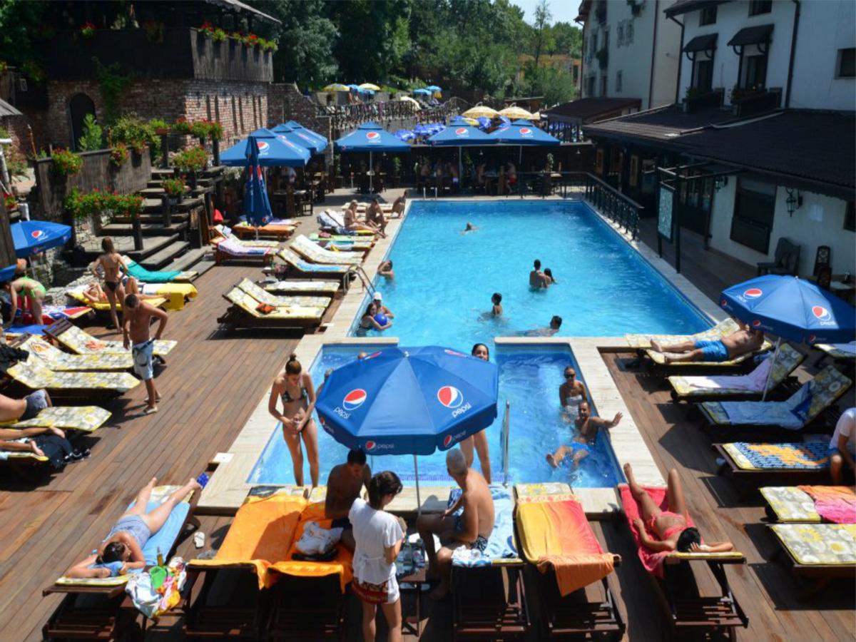 Hotel Carul Din Stele Coţofenii din Faţă Exteriér fotografie
